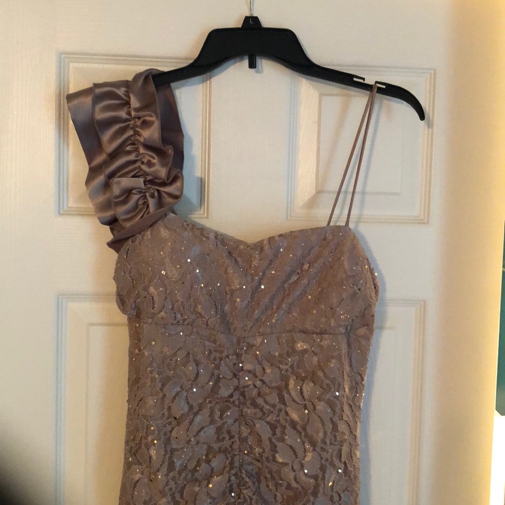 Gown - Picture 2 of 3